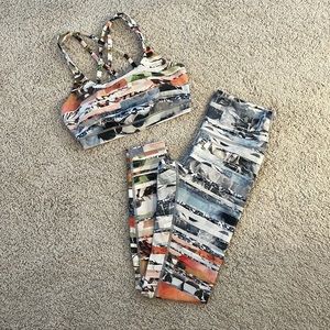 Lululemon Matching Set of Leggings Size 6 and Sports Bra Size 8